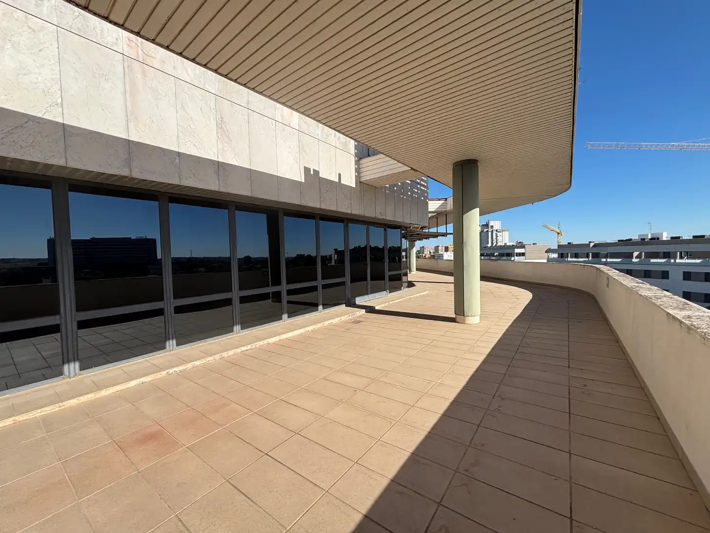 Vista exterior de Oficina de lloguer en Sevilla