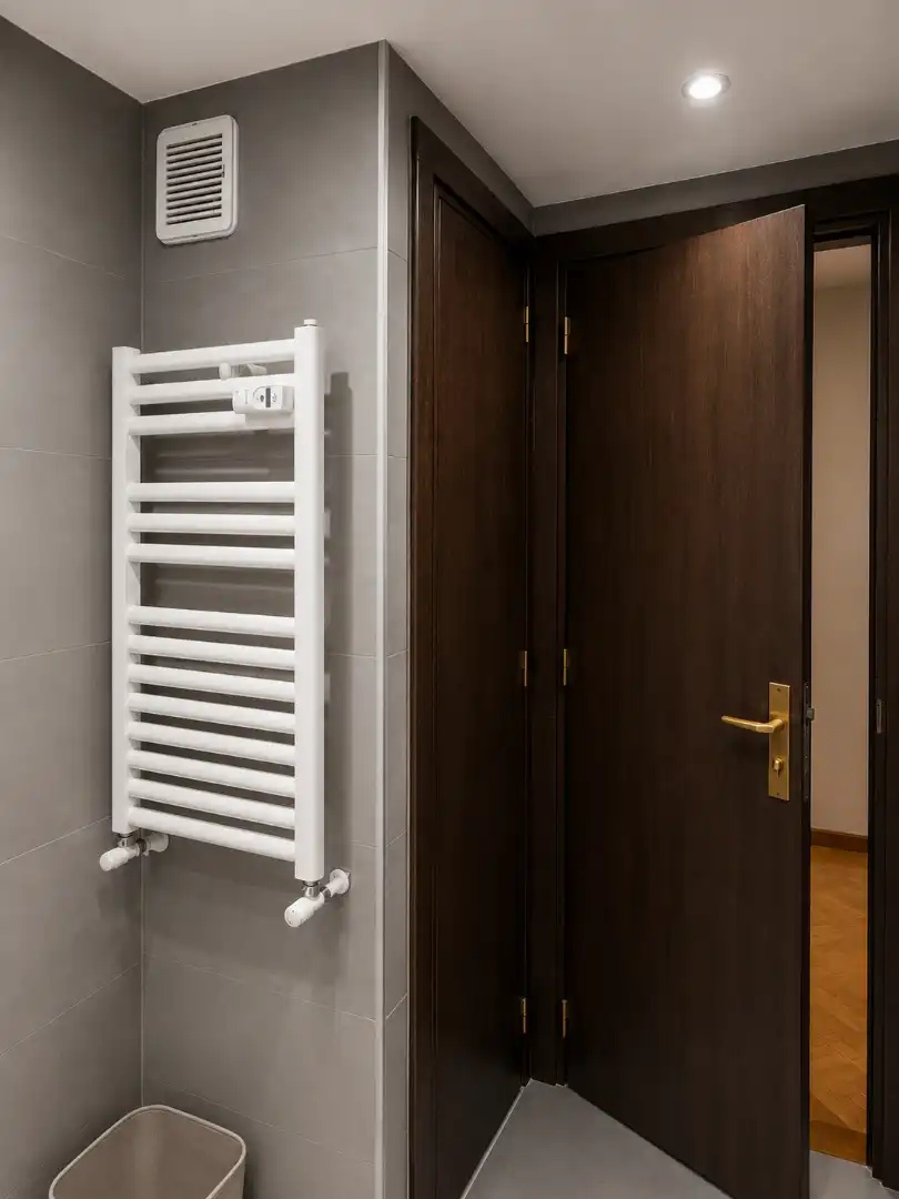 Badezimmer von Wohnung zur Miete in Majadahonda mit Klimaanlage, Heizung und Parkett