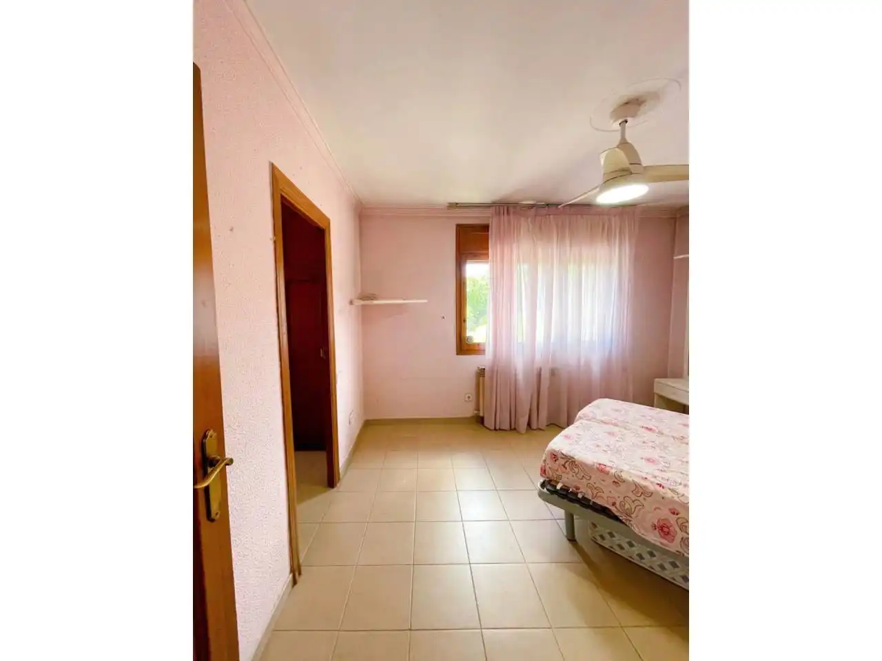 Habitación de Casa o chalet en venta en Cerdanyola del Vallès con Calefacción, Jardín privado y Terraza