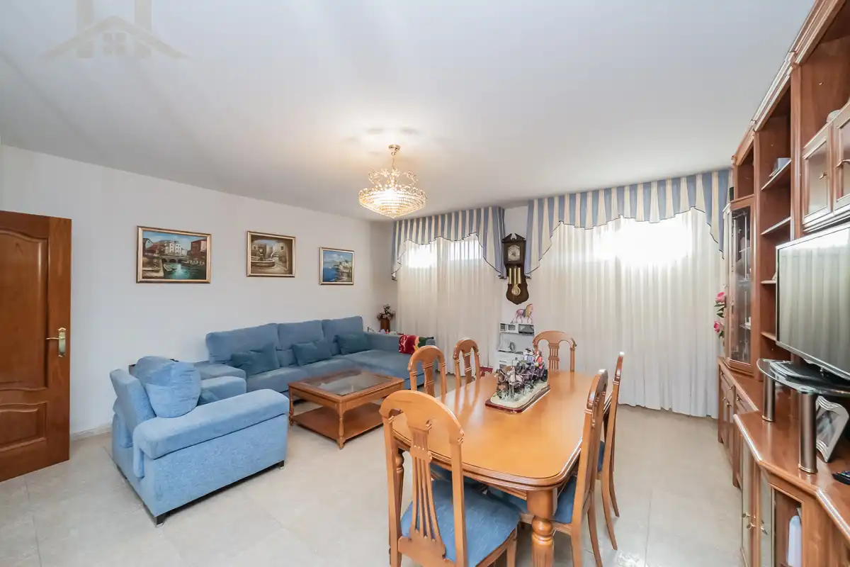 Sala d'estar de Casa o xalet en venda en San Sebastián de los Reyes amb Calefacció, Jardí privat i Piscina