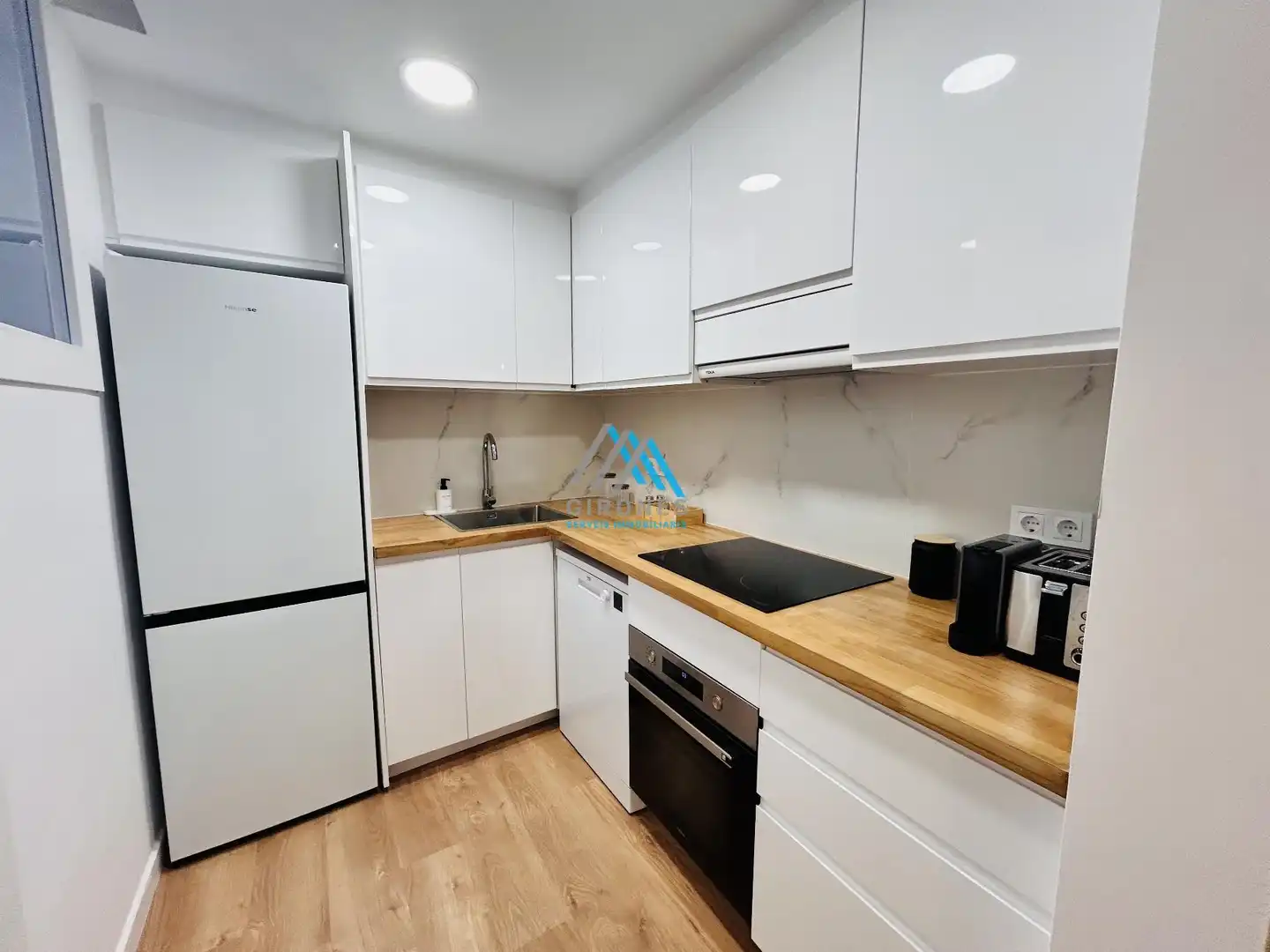 Cuina de Apartament de lloguer en Sant Feliu de Guíxols amb Parquet i Moblat