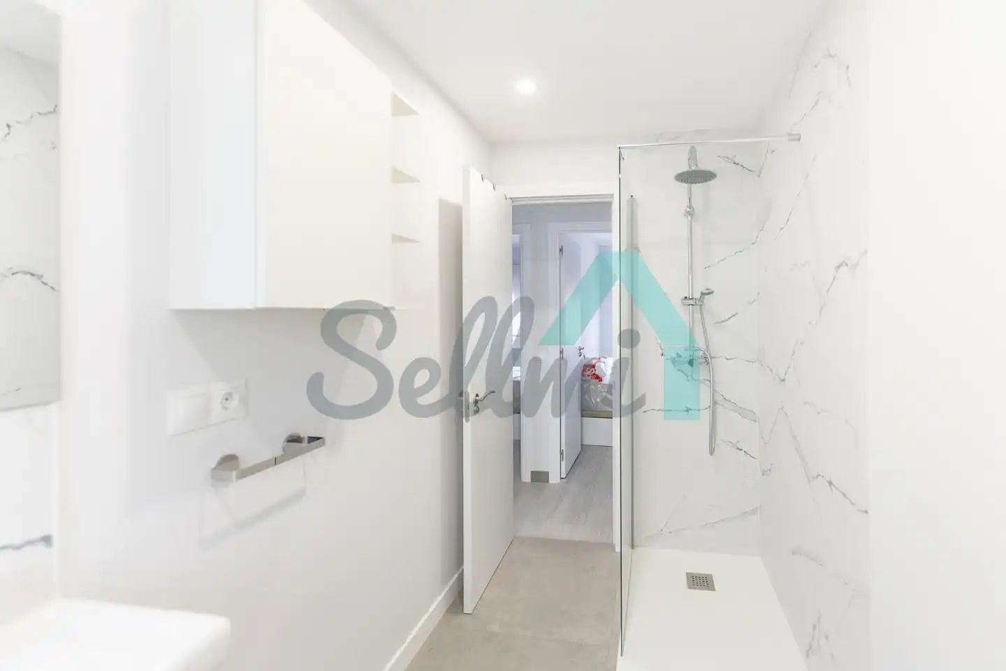Bathroom of Flat for share in Oviedo   with Heating, Furnished and Internet