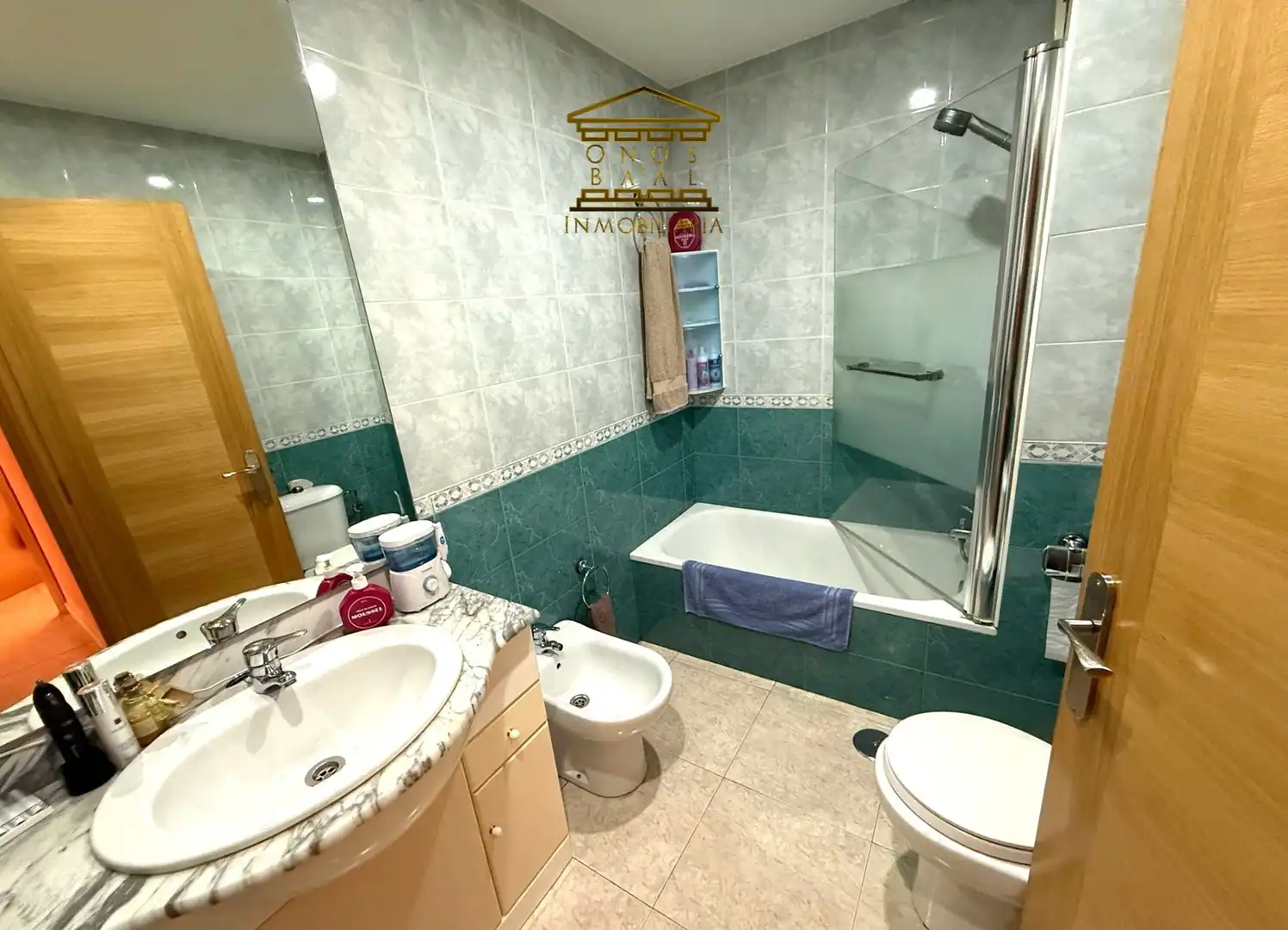 Baño de Piso en venta en Huelva con Aire acondicionado y Amueblado