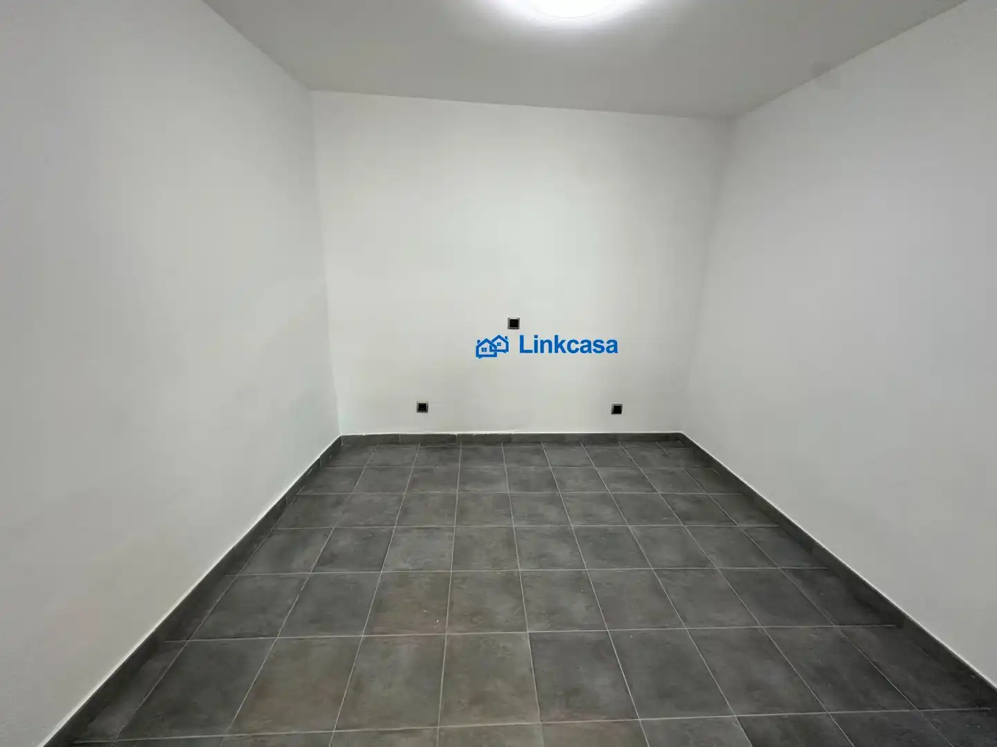 Flat for sale in Madrid  with Air Conditioner, Heating and Furnished