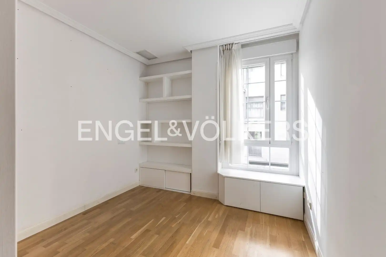 Habitación de Piso en venta en Madrid con Aire acondicionado, Calefacción y Jardín privado