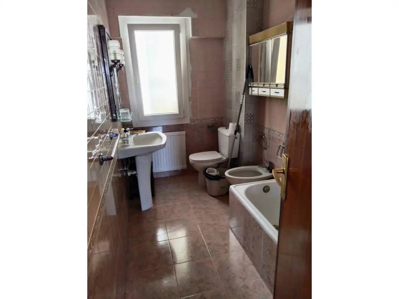 Bathroom of Flat for rent in Burgos  with Heating, Parquet flooring and Terrace
