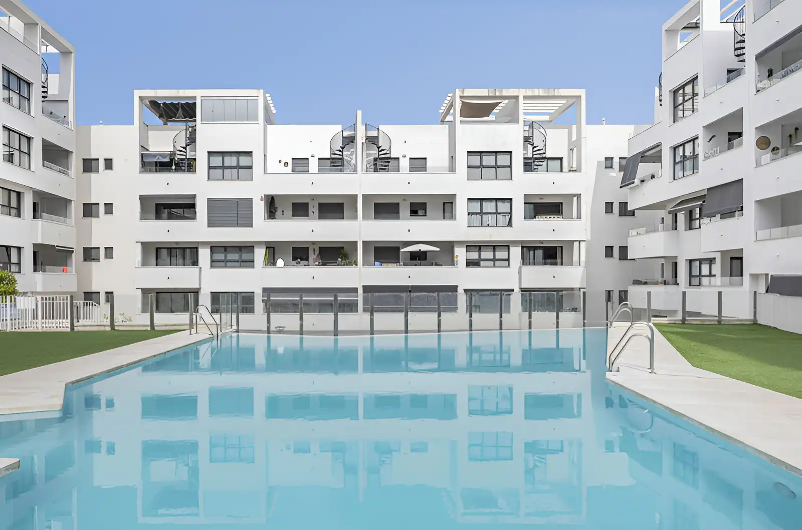 Apartament amb piscina en venda a Estepona Pueblo, imagen 26