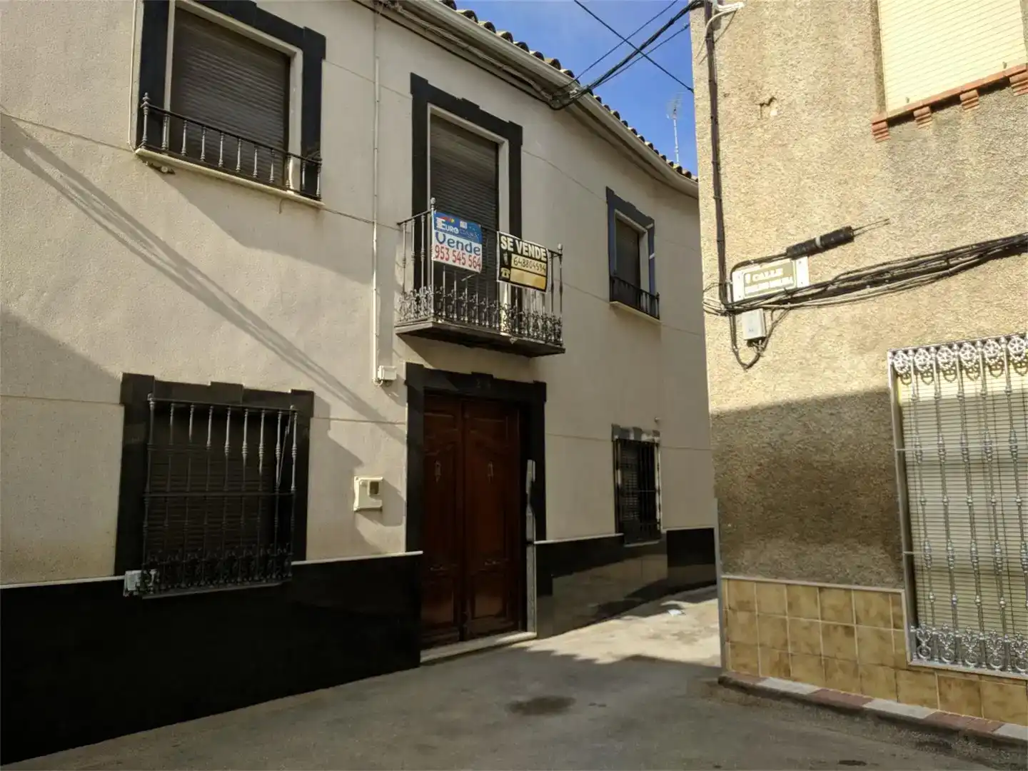 Vista exterior de Piso en venta en Porcuna con Trastero