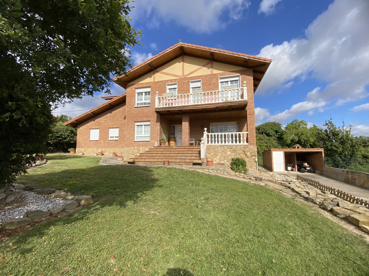 Vista exterior de Casa o xalet en venda en Yécora / Iekora amb Calefacció, Jardí privat i Parquet