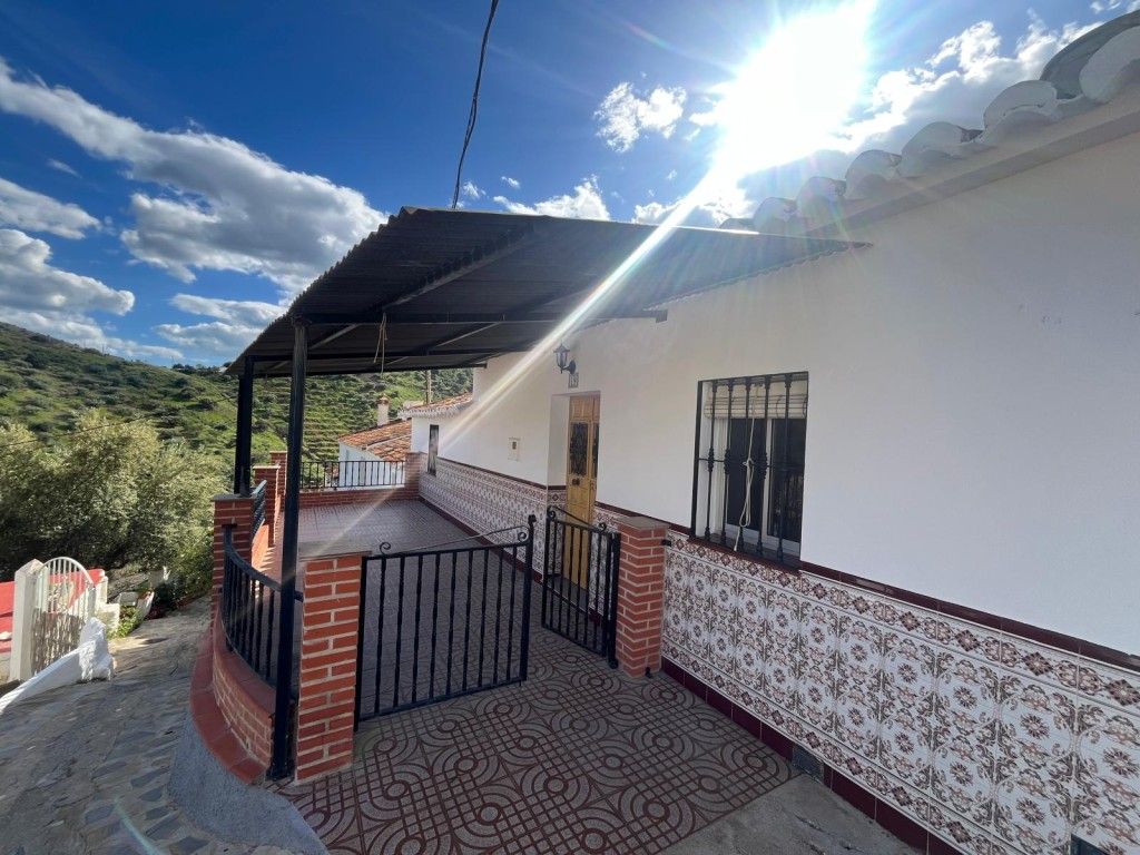 Exterior view of Country house for sale in Canillas de Aceituno  with Terrace