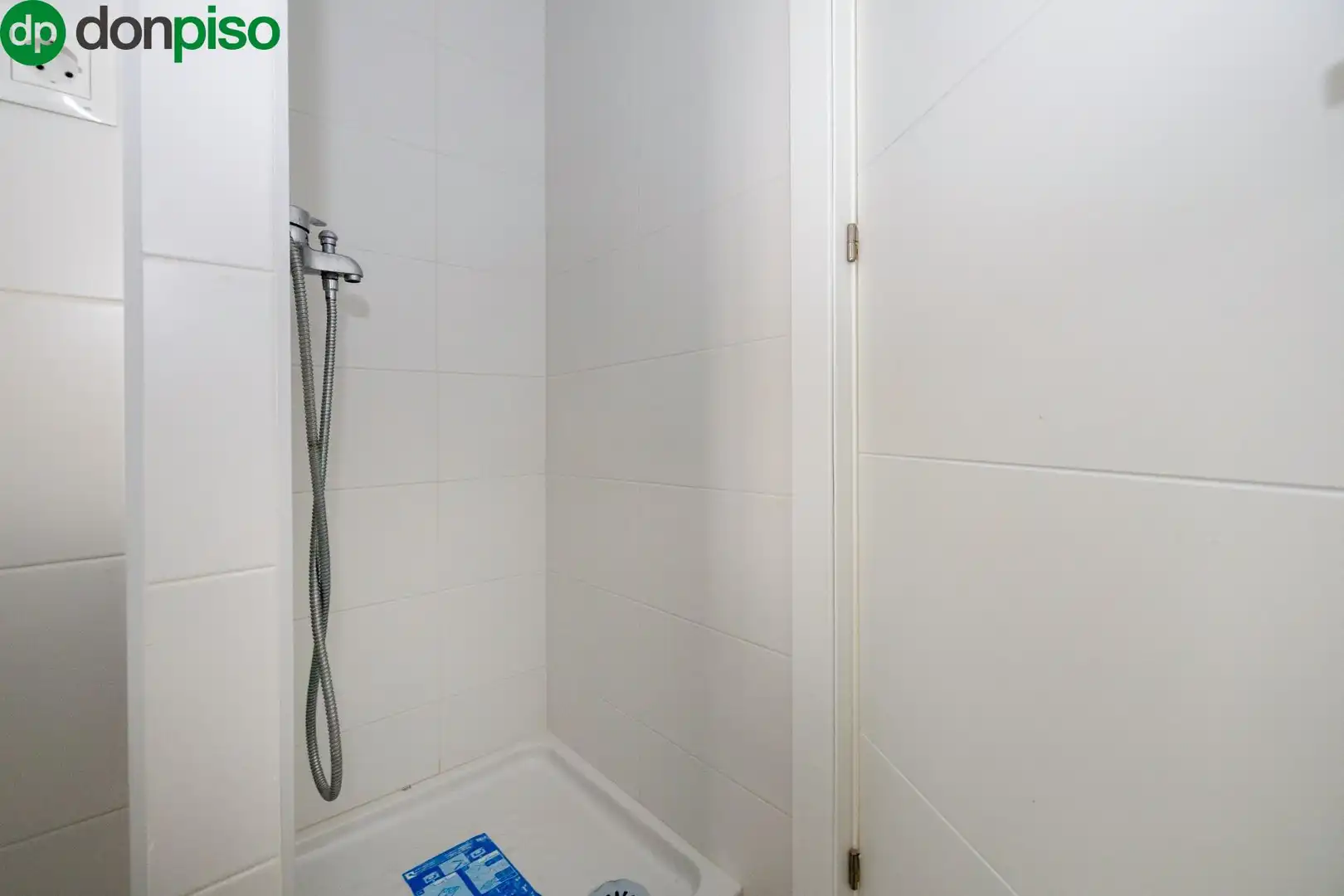 Bathroom of Flat for sale in Granada  with Terrace and Balcony
