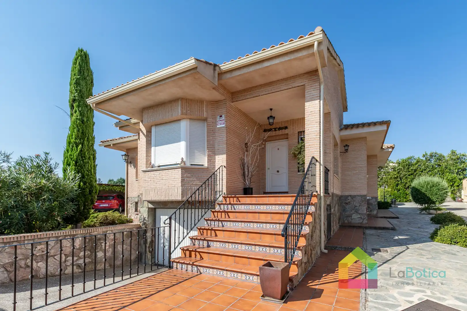 Vista exterior de Casa o xalet en venda en Nambroca amb Aire condicionat, Calefacció i Jardí privat