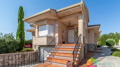 CHALET INDEPENDIENTE CON PISCINA EN PARCELA DE MÁS DE 1.000 M² EN URBANIZACIÓN LAS NIEVES – NAMBROCA, imagen 5
