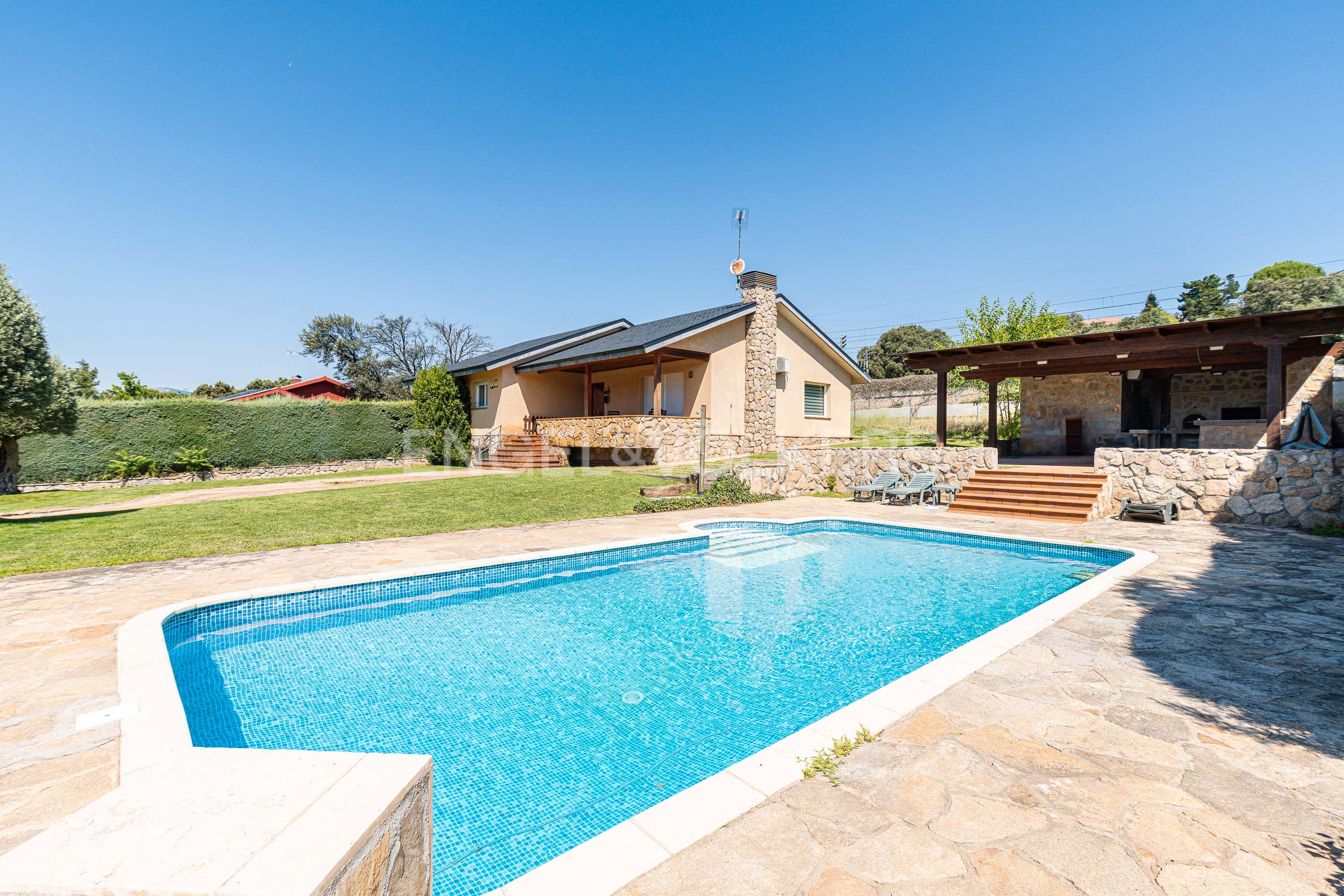 Piscina de Casa o xalet en venda en El Escorial amb Aire condicionat, Calefacció i Jardí privat