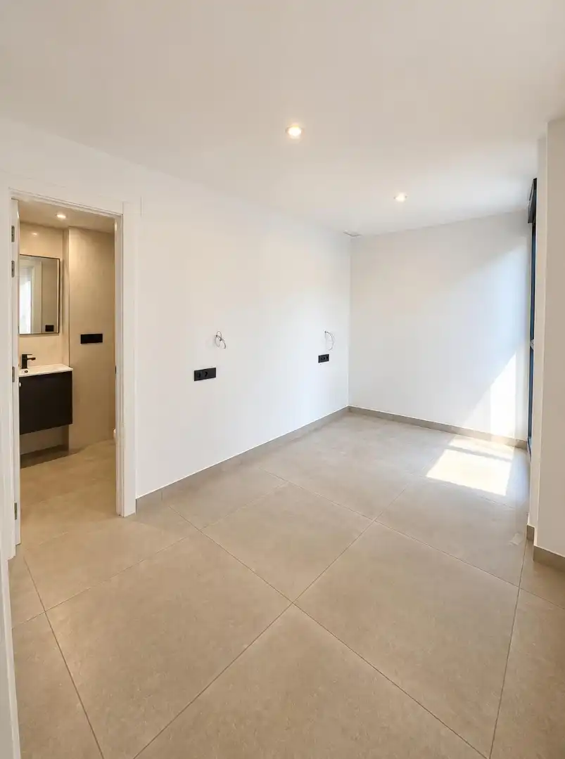 Piso con ascensor en venta en Avenida Condes de San Isidro 48, imagen 11