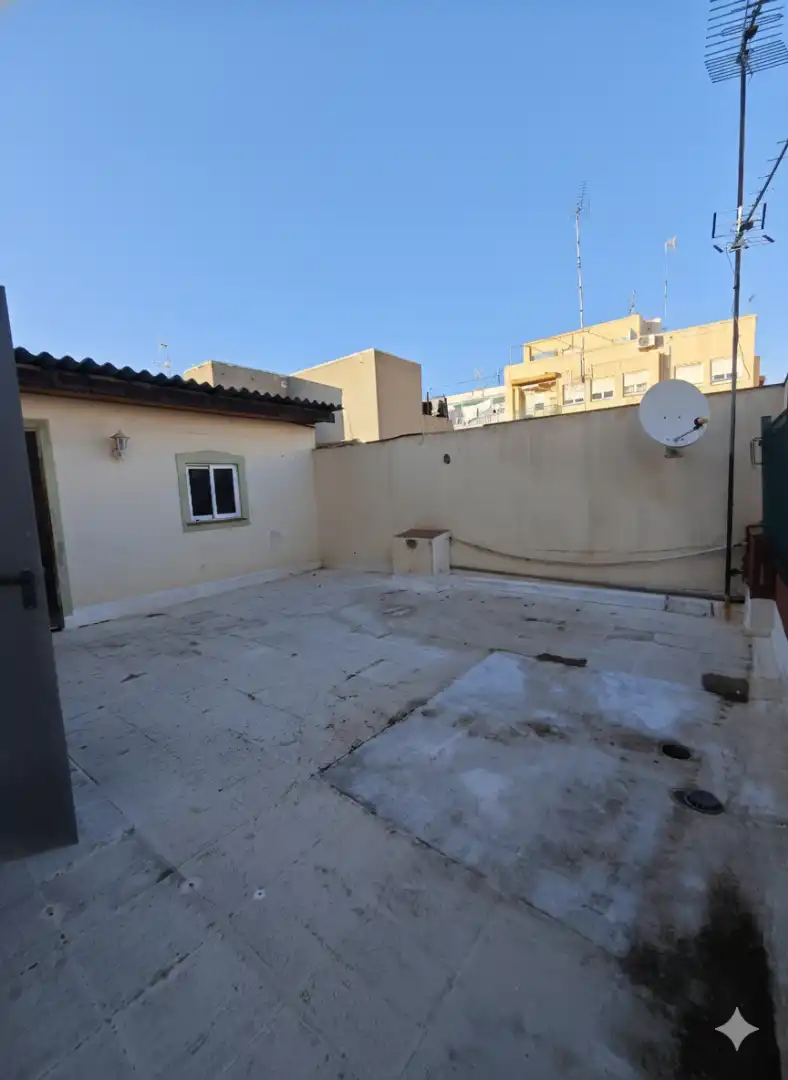 Vista exterior de Casa o chalet en venta en Alicante / Alacant con Aire acondicionado, Calefacción y Jardín privado