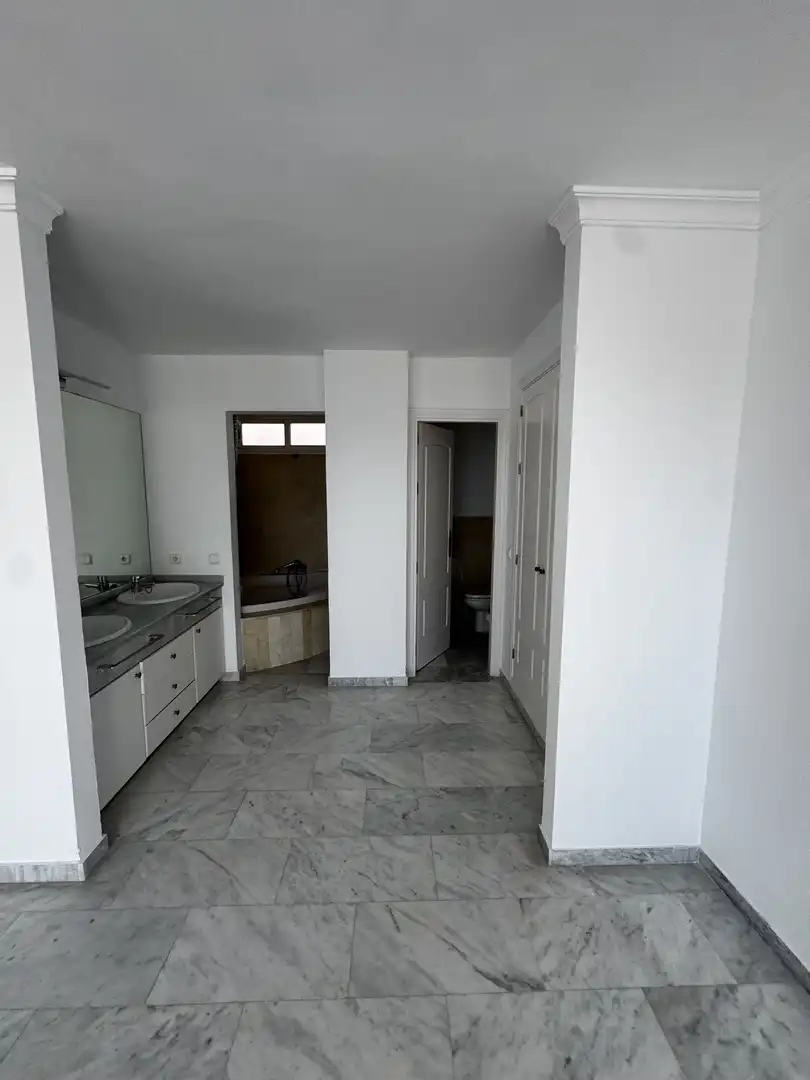 Baño de Ático en venta en Marbella con Aire acondicionado, Calefacción y Terraza