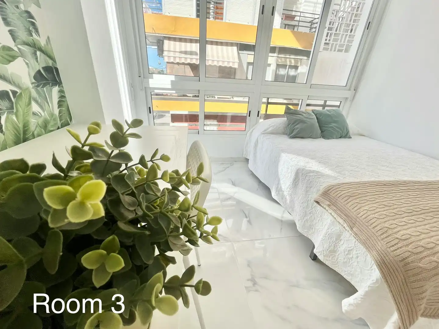 Schlafzimmer von Wohnung zur untervermieten in Sevilla mit Möbliert, Waschmaschine und Fernseher