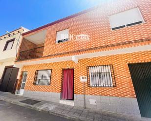 Vista exterior de Casa o xalet en venda en Torreorgaz amb Aire condicionat i Terrassa