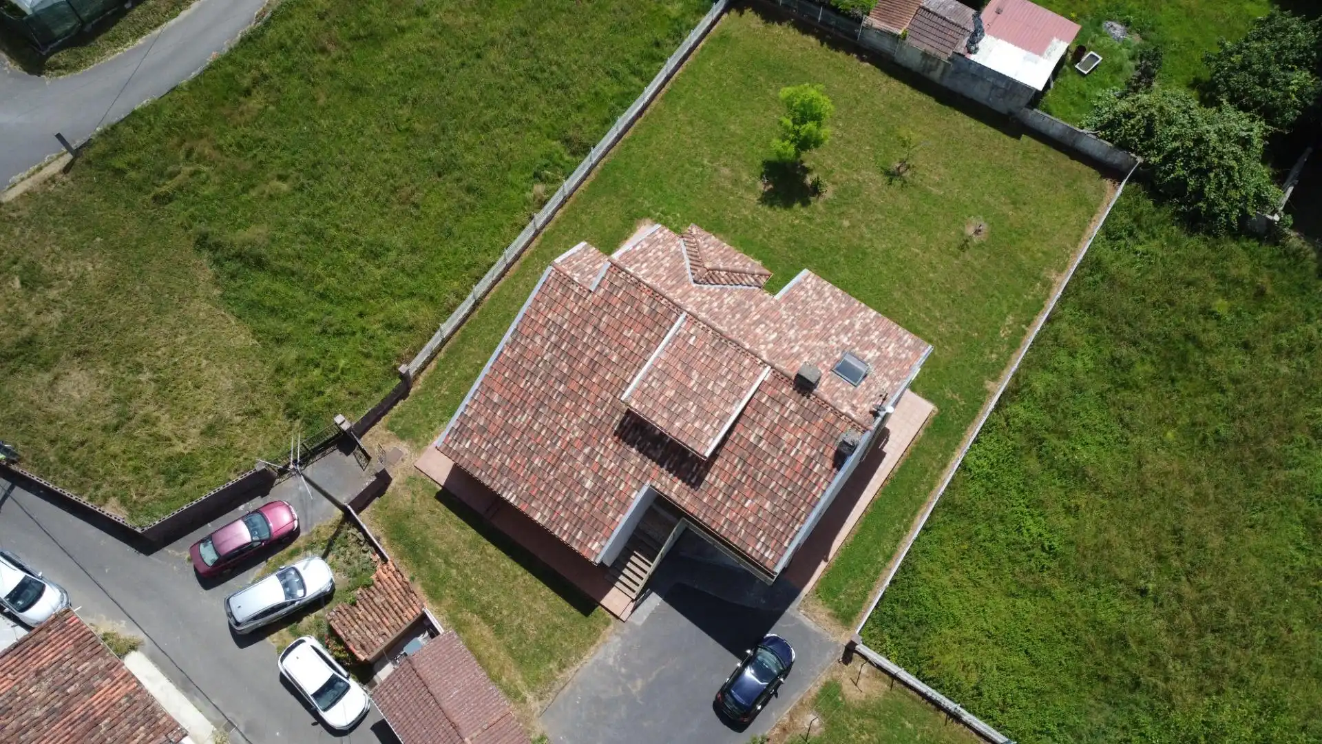 Vista exterior de Casa o xalet en venda en Bimenes amb Calefacció, Jardí privat i Terrassa