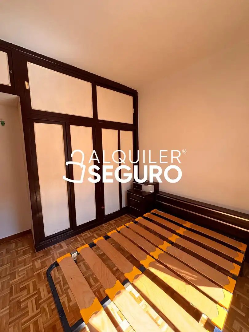 Schlafzimmer von Wohnung zur Miete in Madrid mit Klimaanlage, Heizung und Möbliert