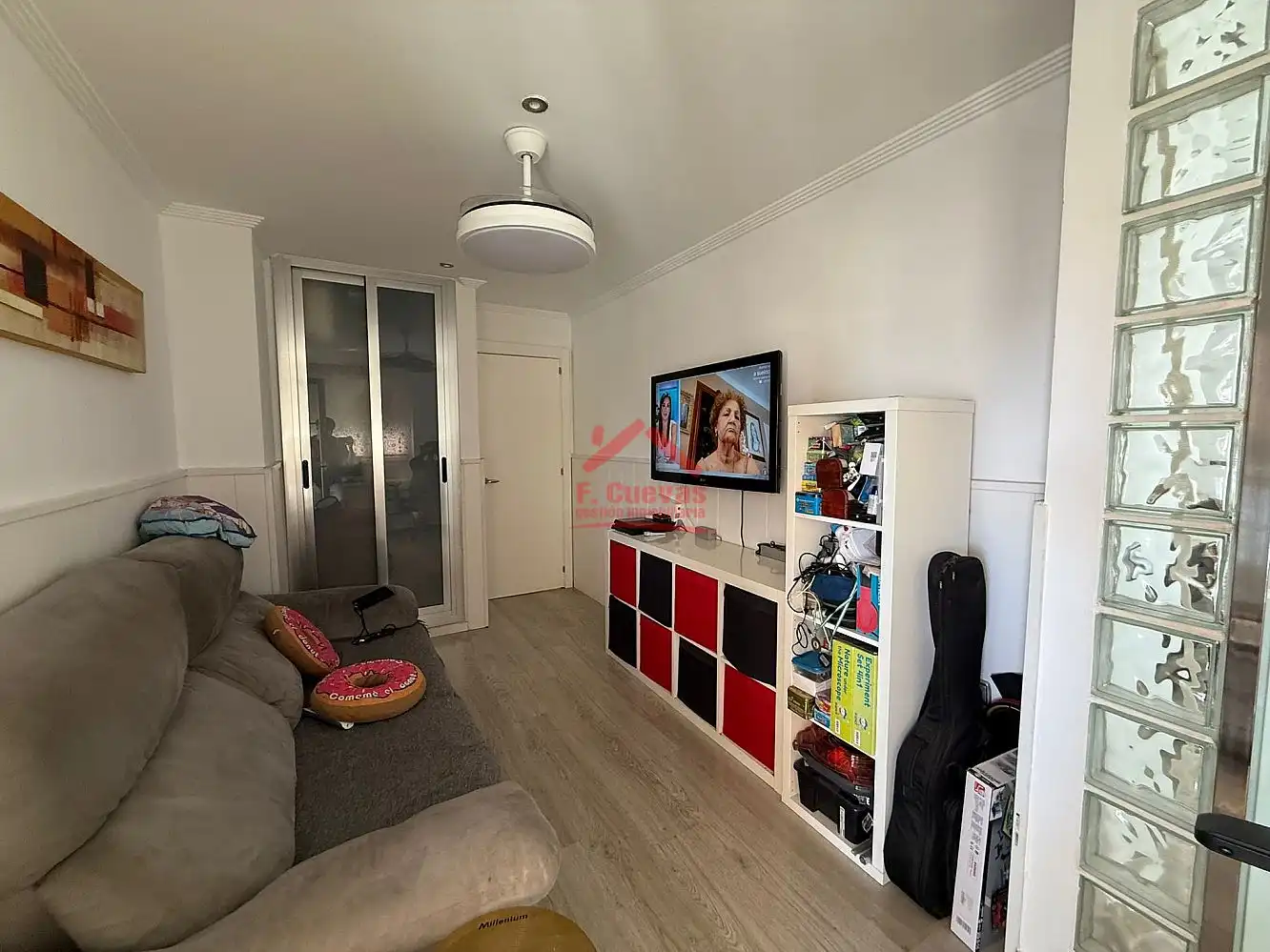 Sala d'estar de Apartament en venda en Vélez-Málaga amb Jardí privat, Terrassa i Piscina