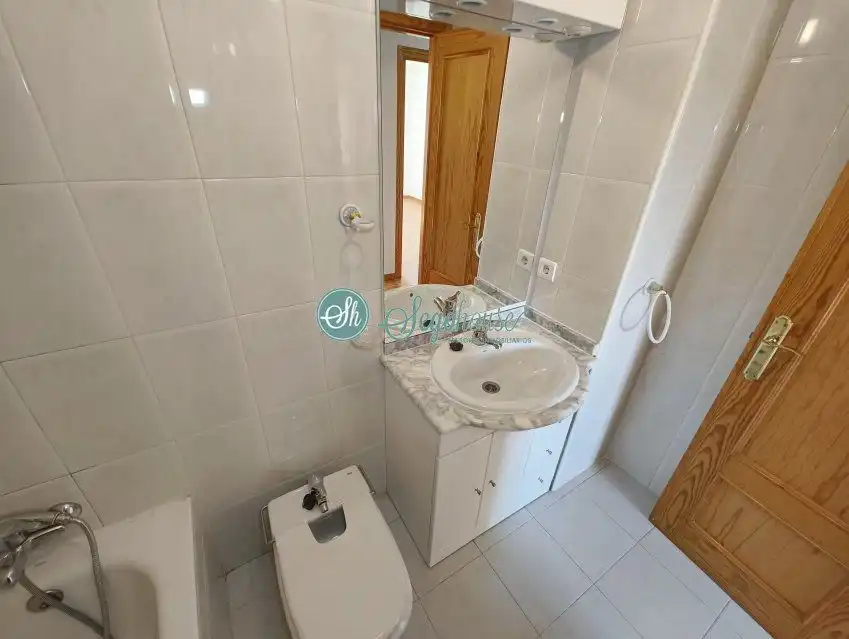 Baño de Piso en venta en San Cristóbal de Segovia con Calefacción, Trastero y Balcón