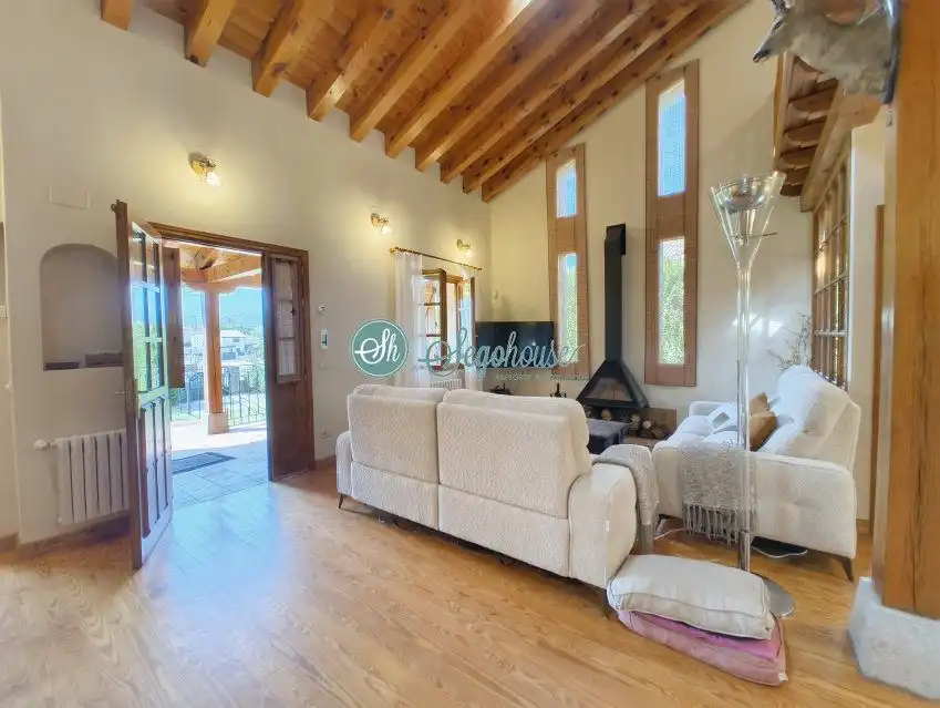 Sala de estar de Casa o chalet en venta en Palazuelos de Eresma con Calefacción, Terraza y Amueblado