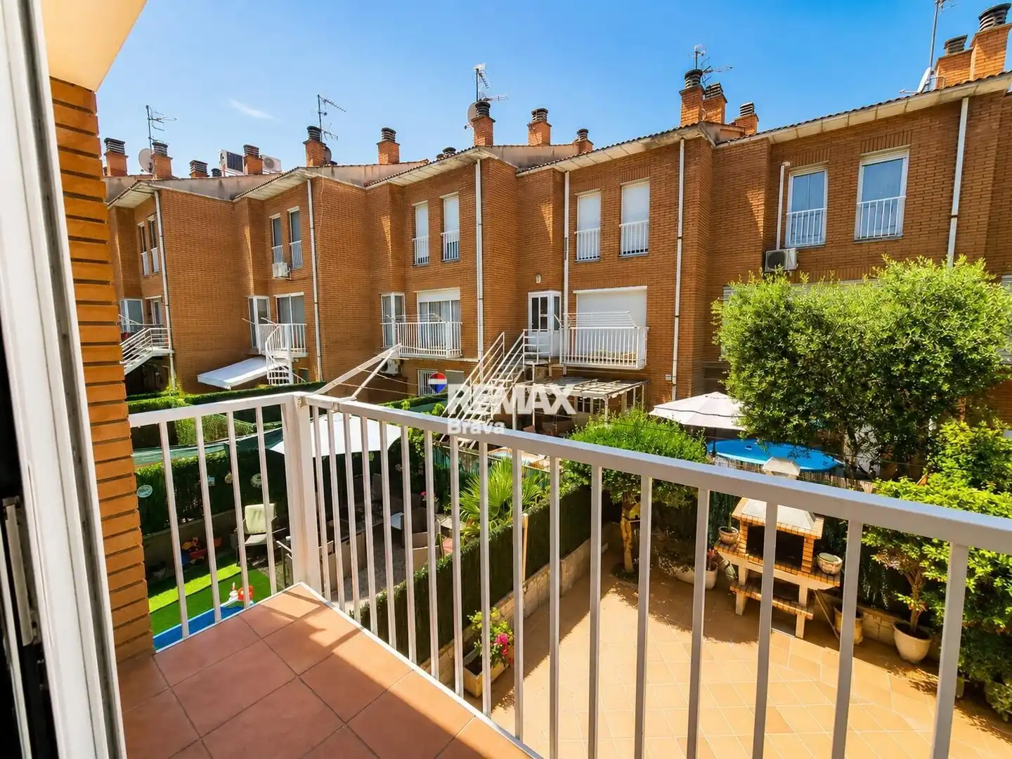Terrassa de Casa adosada en venda en Olot amb Calefacció, Balcó i Alarma