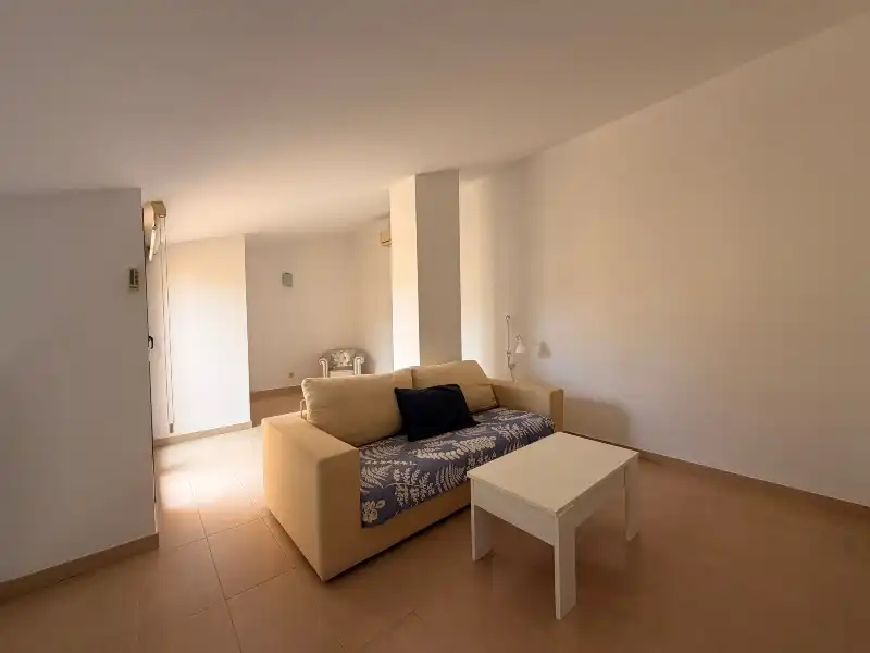 Sala de estar de Piso en venta en La Bisbal d'Empordà con Aire acondicionado, Calefacción y Parquet