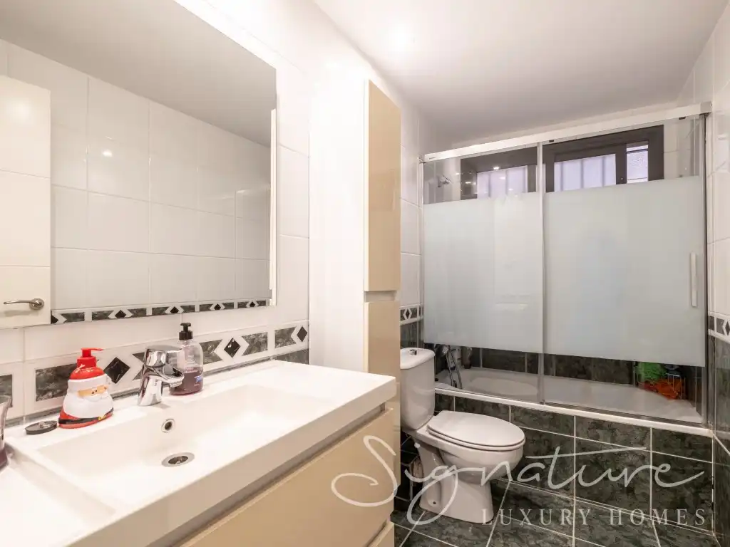 Bathroom of Ground floor for sale in Sant Cugat del Vallès  with Air Conditioner and Heating
