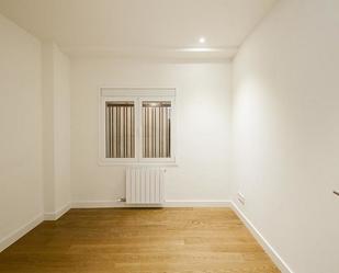 Bedroom of Flat to rent in Girona Capital  with Air Conditioner, Pets allowed and Internet