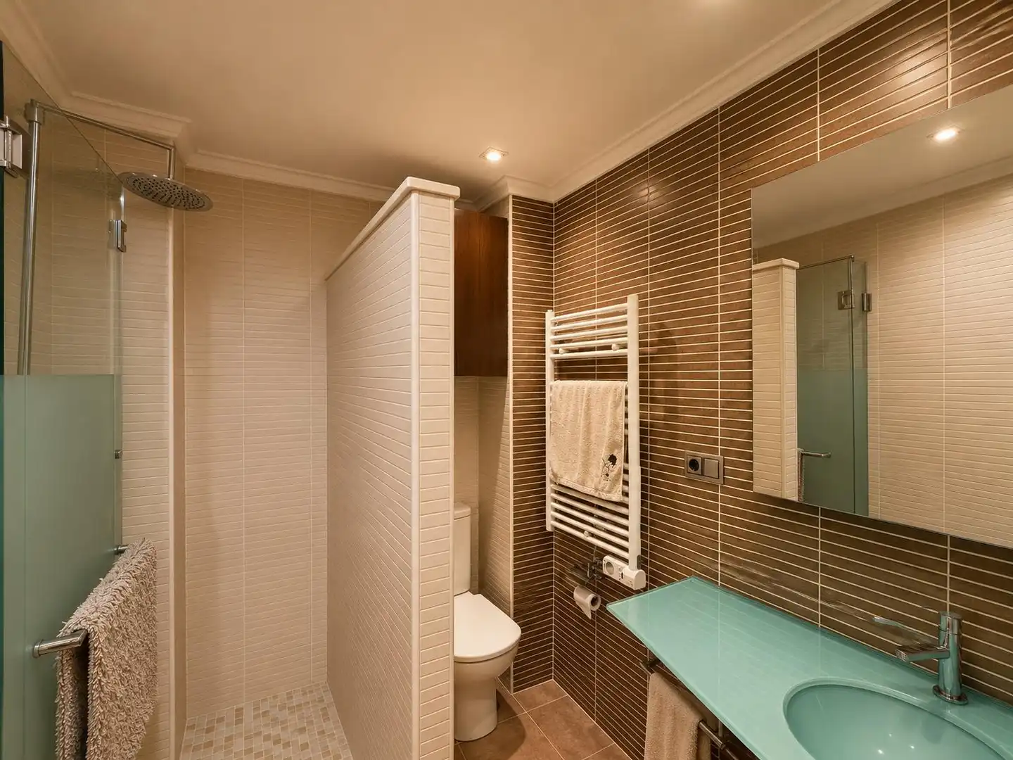 Bathroom of Flat for sale in Enguera  with Air Conditioner, Heating and Terrace