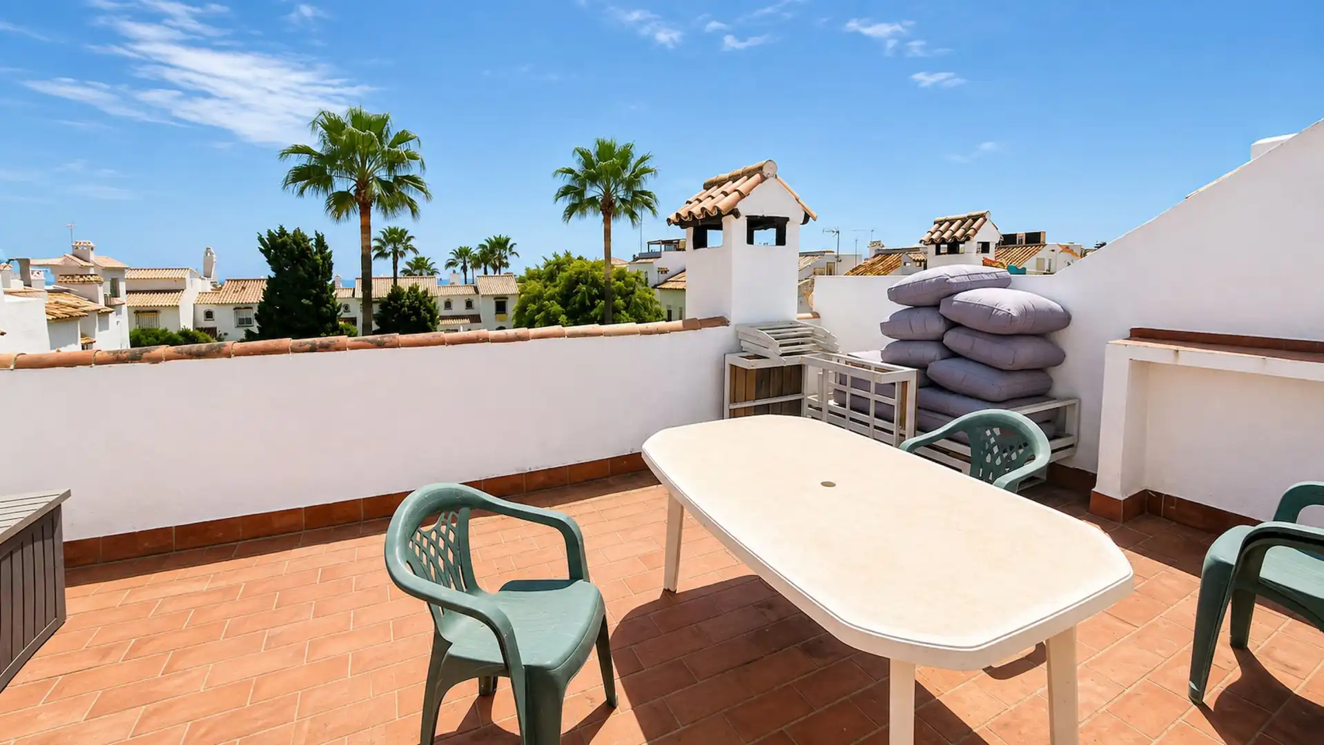 Terrassa de Casa adosada en venda en Casares amb Jardí privat, Terrassa i Traster