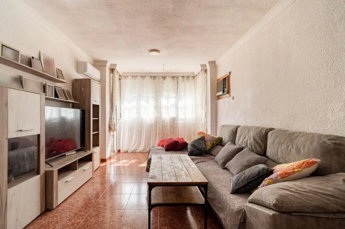 Living room of Flat for sale in Granada  with Air Conditioner, Heating and Terrace