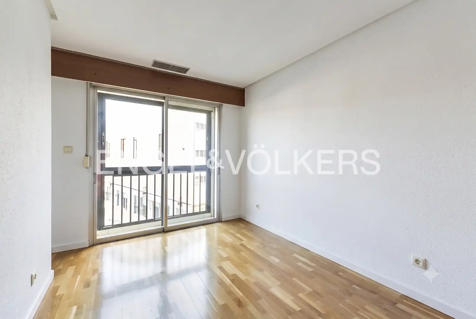Balcony of Flat for rent in Madrid  with Air Conditioner, Heating and Furnished