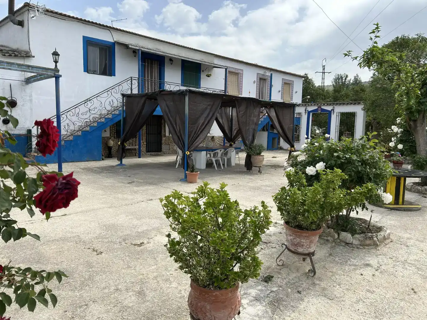 Außenansicht von Country house zur Miete in Villacarrillo mit Privatgarten, Schwimmbad und Möbliert
