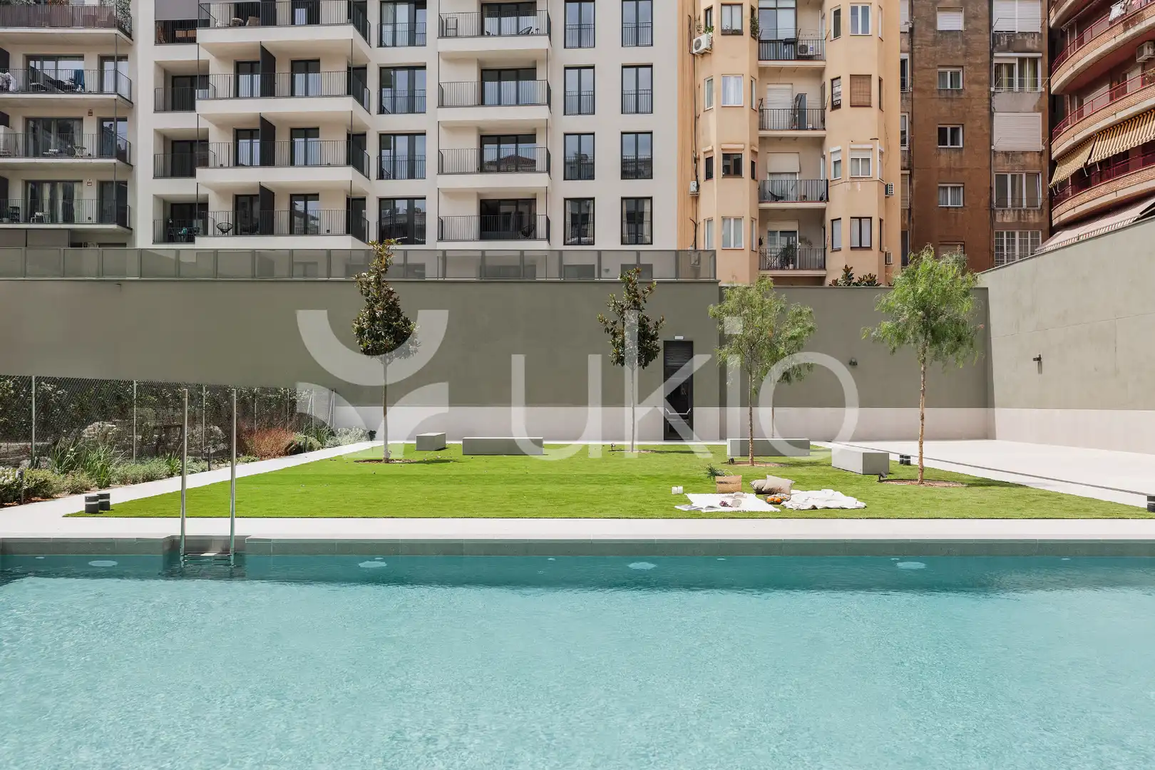 Piscina de Apartamento de alquiler en Barcelona con Aire acondicionado, Calefacción y Amueblado