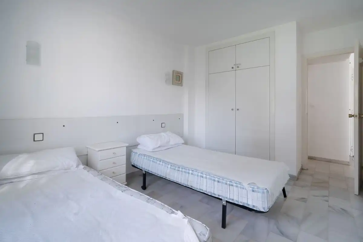 Dormitori de Apartament en venda en Torremolinos amb Aire condicionat i Piscina comunitària