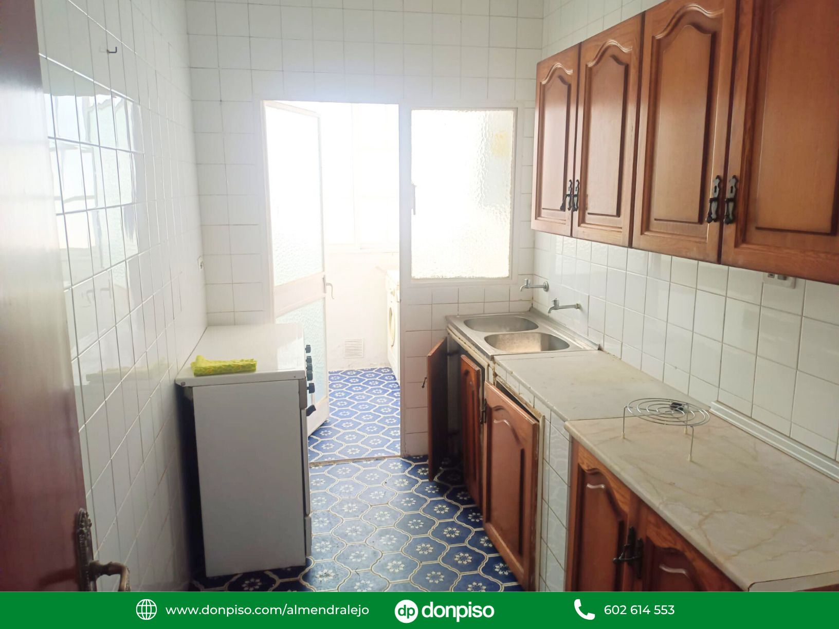 Kitchen of Apartment for sale in Almendralejo  with Terrace