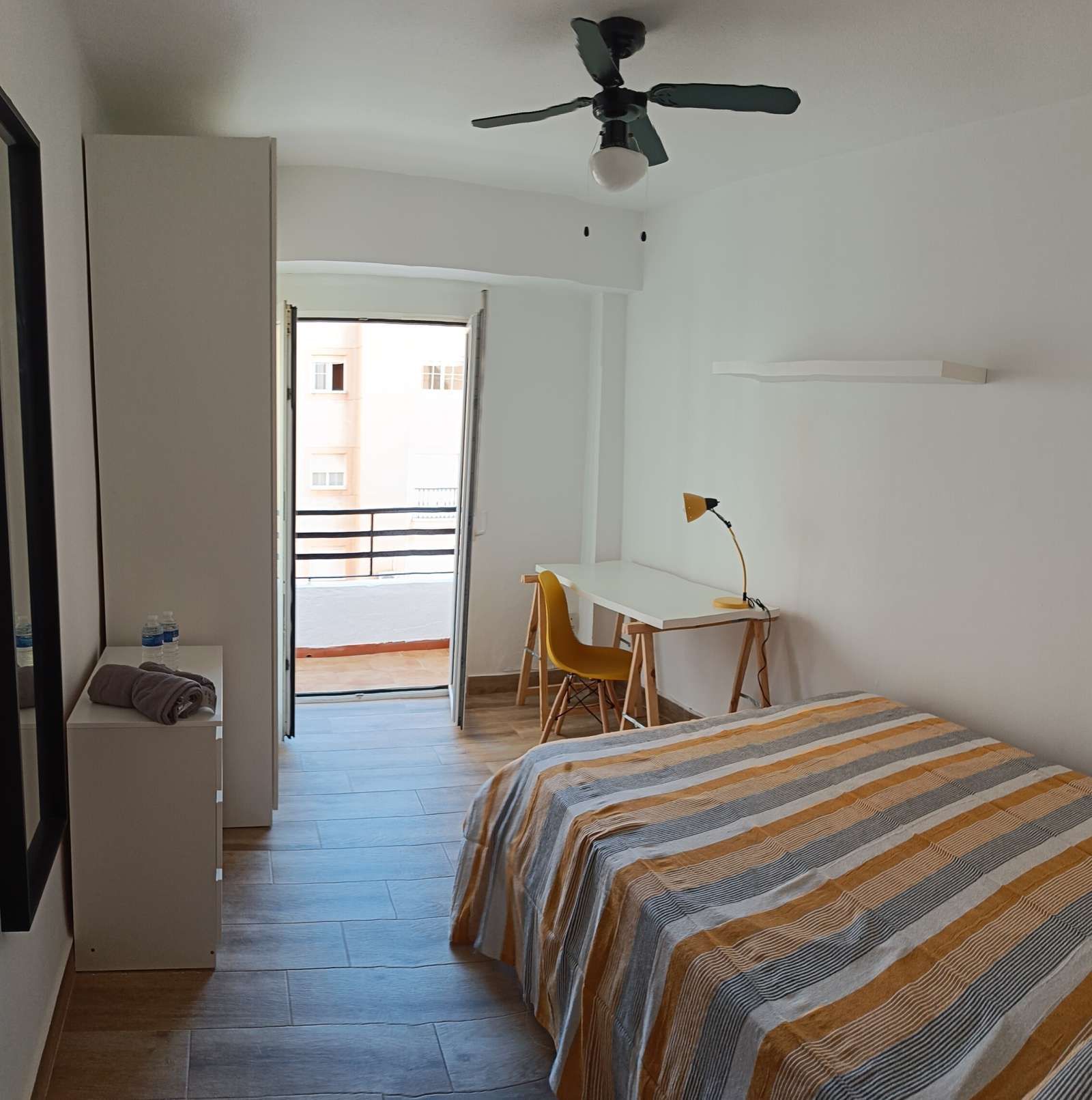 Bedroom of Flat to share in  Almería Capital  with Air Conditioner and Terrace
