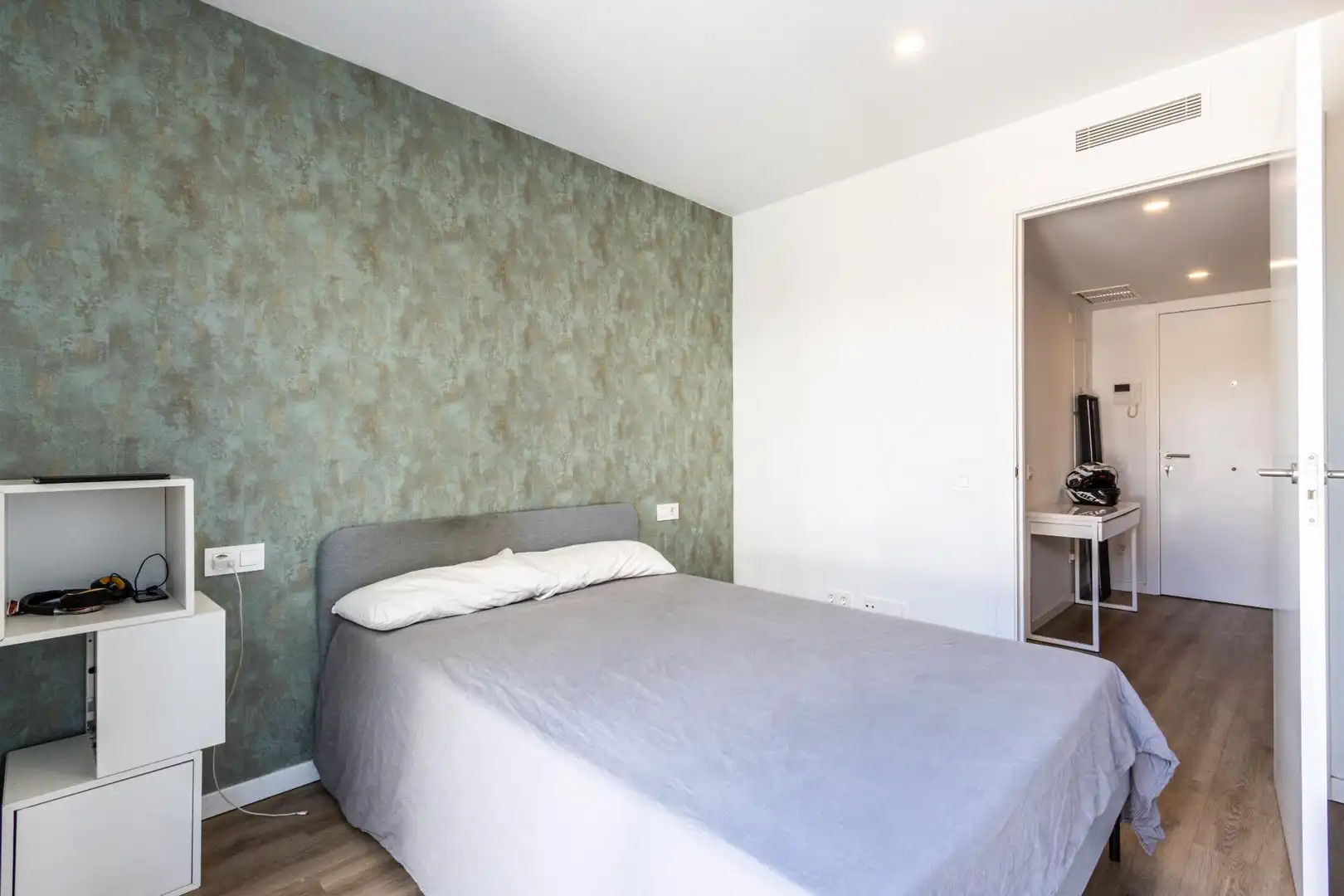 Bedroom of Flat for sale in Sabadell  with Heating, Terrace and Community pool