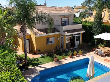 Villa con balcone in vendita a Urbanizaciones