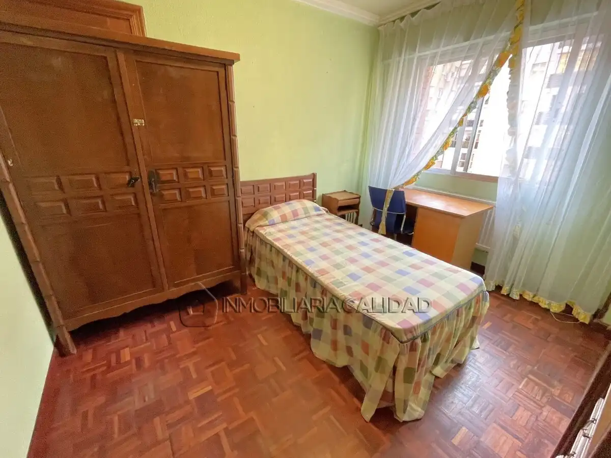 Bedroom of Flat for rent in Burgos  with Heating and Furnished