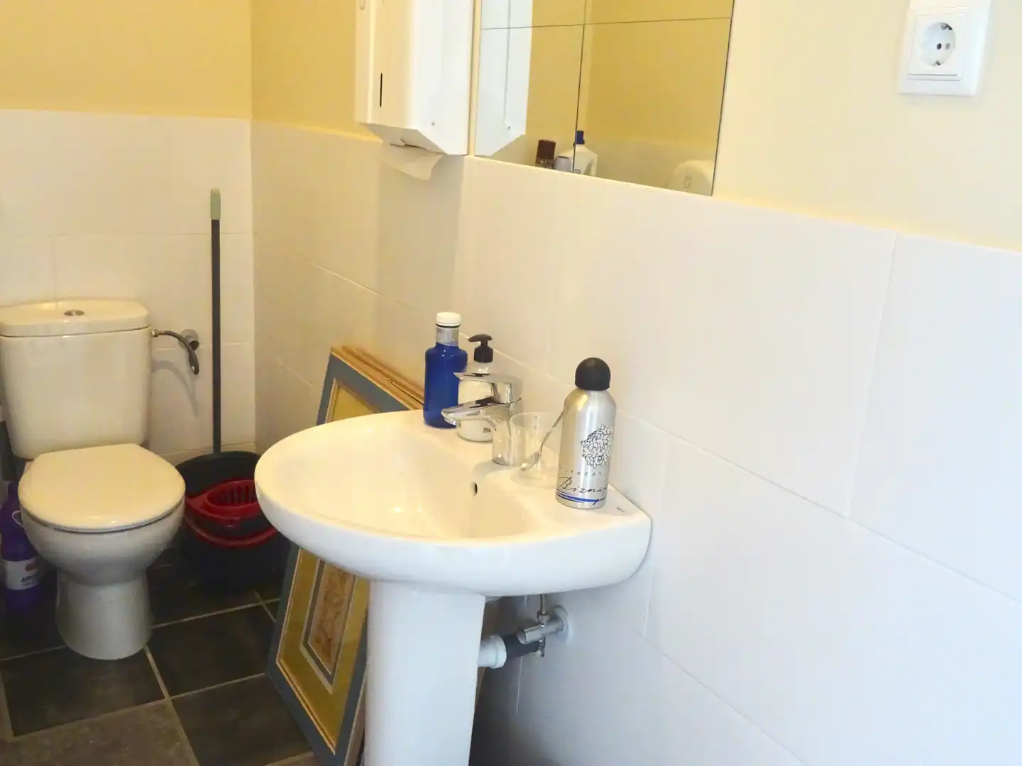 Badezimmer von Geschaftsraum zur Miete in Tres Cantos mit Heizung
