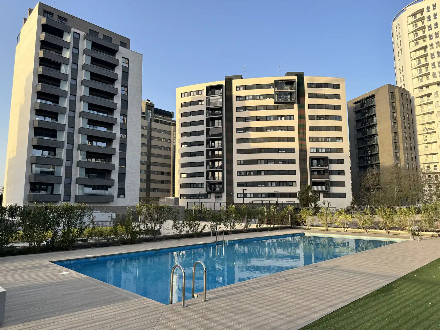 Flat with terrace to rent in C. de les Moreres