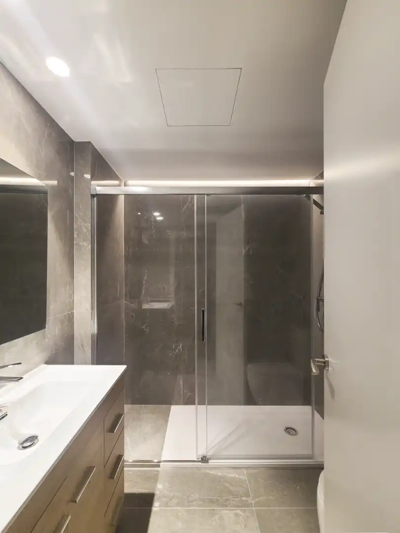 Baño de Piso en venta en Viladecans con Terraza, Piscina y Balcón