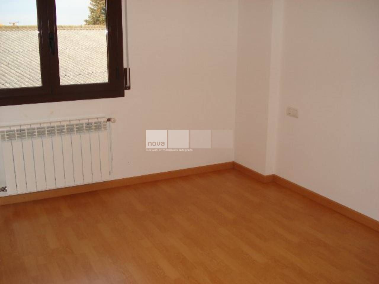 Schlafzimmer von Wohnung zum verkauf in Seva mit Heizung, Abstellraum und Balkon