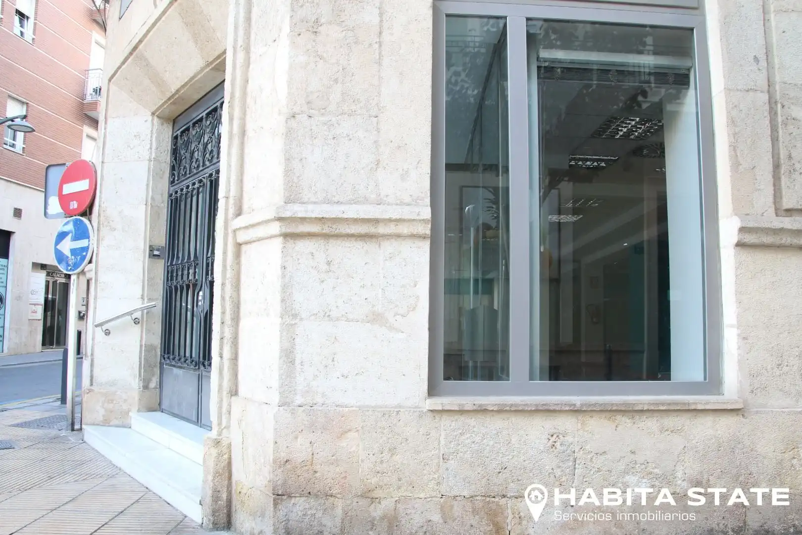 Vista exterior de Local en venta en Almería con Aire acondicionado