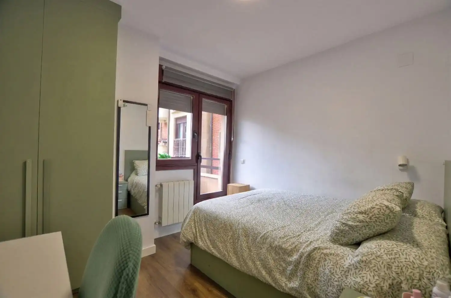 Habitación de Piso en venta en Oviedo  con Aire acondicionado, Calefacción y Jardín privado